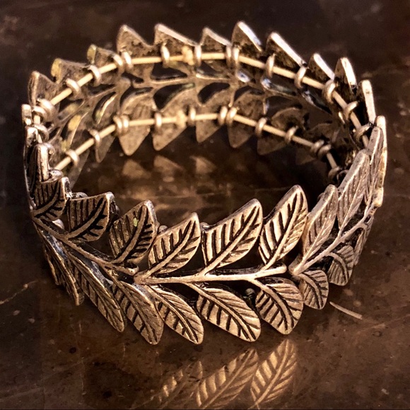 Banana Republic Jewelry - Banana Republic Palm Leaf Expandable Bracelet